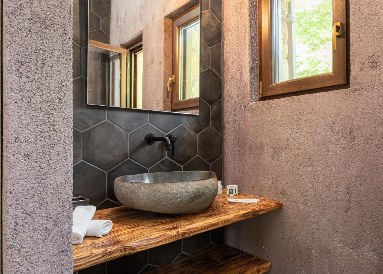 Hidden Stone Apartment *