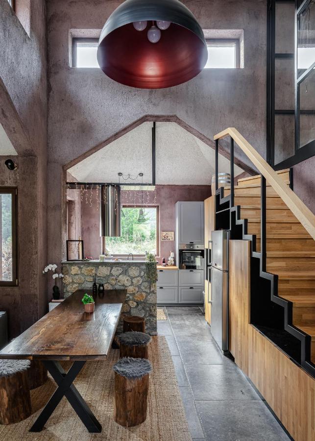 Hidden Stone Apartment Zarouhla